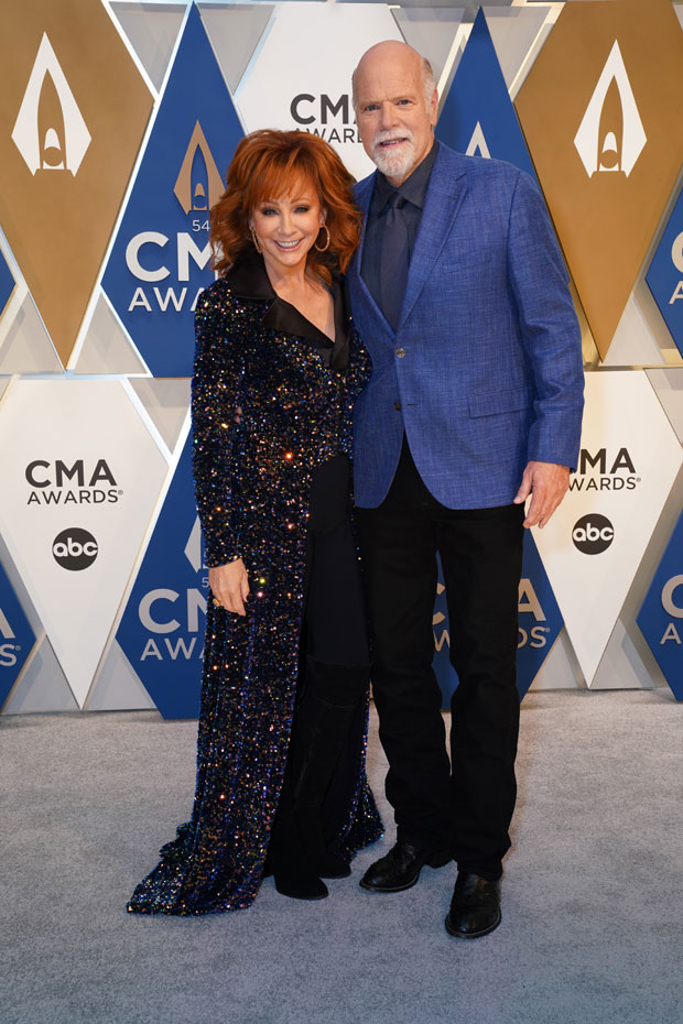 reba mcentire country music awards 2020