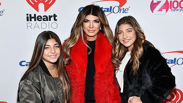 Do Teresa Giudice S Daughters Approve Of Her New Boyfriend Louie Ruelas Hollywood Life