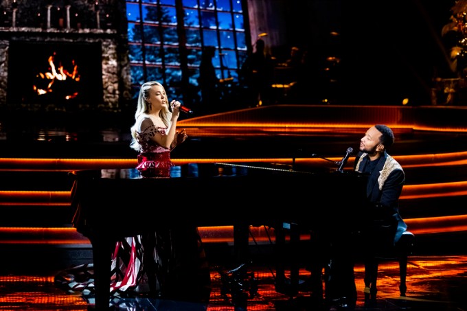 Carrie Underwood Sings With John Legend