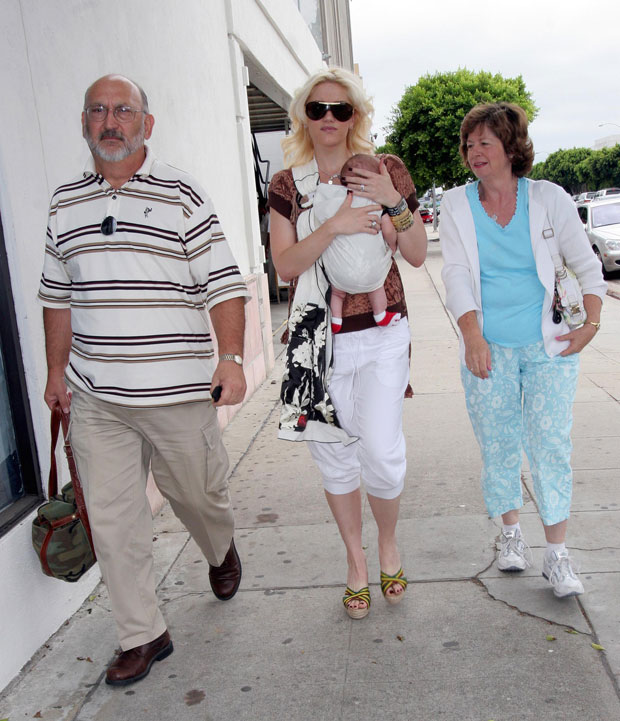 Gwen Stefani and parents