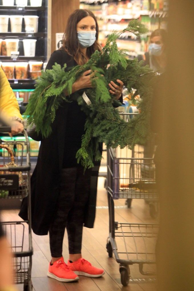 Pregnant Katharine McPhee Buys Christmas Decorations