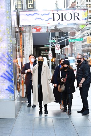 Jennifer Lopez goes Christmas shopping at Chanel And Christian Dior on Madison Avenue in New York CityPictured: Jennifer LopezRef: SPL5201962 081220 NON-EXCLUSIVEPicture by: Elder Ordonez / SplashNews.comSplash News and PicturesUSA: +1 310-525-5808London: +44 (0)20 8126 1009Berlin: +49 175 3764 166photodesk@splashnews.comWorld Rights, No Poland Rights, No Portugal Rights, No Russia Rights