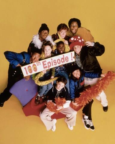 ALL THAT, Kel Mitchell (middle, left), Kenan Thompson (top, right), Amanda Bynes (middle, 2nd from left), 1994-2005. © Tollin/Robbins Prod. / Courtesy: Everett Collection