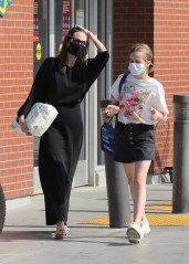 Los Feliz, CA  - *EXCLUSIVE* - Angelina Jolie celebrates Mother's Day weekend shopping with her daughter Vivianne Jolie-Pitt. The pair shop at Petco for a few items and stop by a newsstand in Los Feliz for some reading material.

Pictured: Angelina Jolie, Vivianne Jolie-Pitt

BACKGRID USA 7 MAY 2021 

USA: +1 310 798 9111 / usasales@backgrid.com

UK: +44 208 344 2007 / uksales@backgrid.com

*UK Clients - Pictures Containing Children
Please Pixelate Face Prior To Publication*