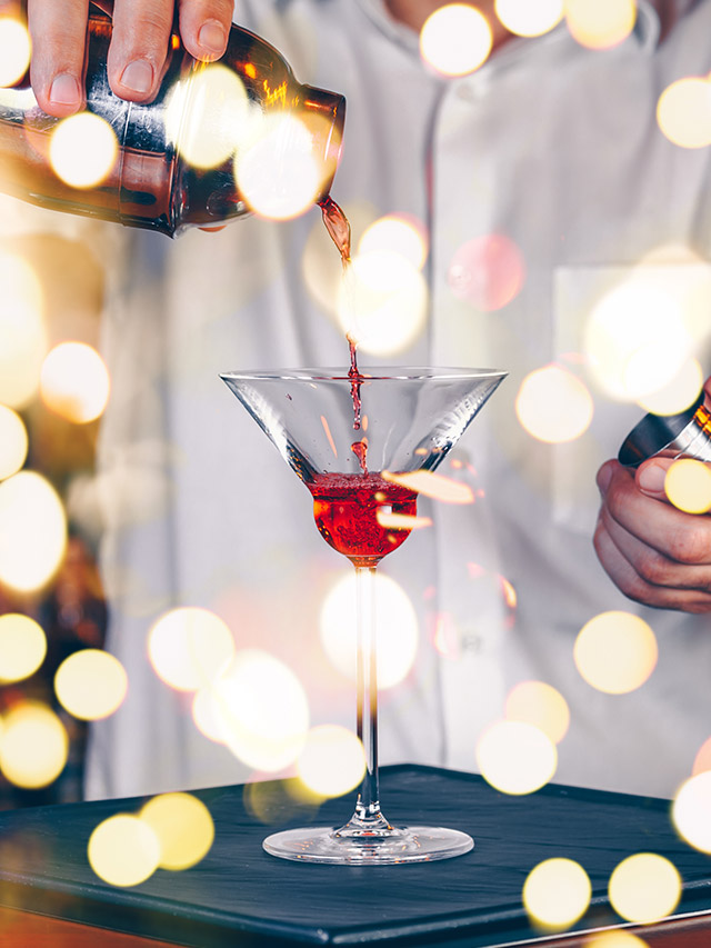 Holiday Cocktail: How to Make A Cosmopolitan