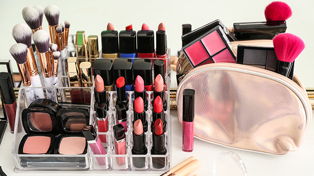 makeup organizer