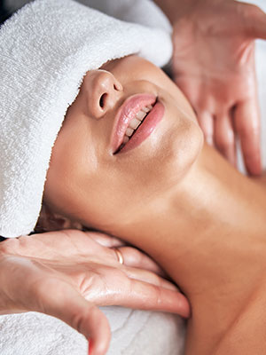 https://hollywoodlife.com/wp-content/uploads/2020/12/neck-massage-adobe-stock-vertical.jpg