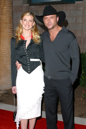 Photo by: Lee RothSTAR MAX, Inc. - copyright 2002ALL RIGHTS RESERVEDTelephone/Fax: (212) 995-119612/9/02Faith Hill and Tim McGraw at the Billboard Music Awards.(Las Vegas, Nevada) (Star Max via AP Images)