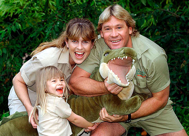 Bindi Irwin, 22, Recreates Mom's 'Very Special' Pregnancy ...