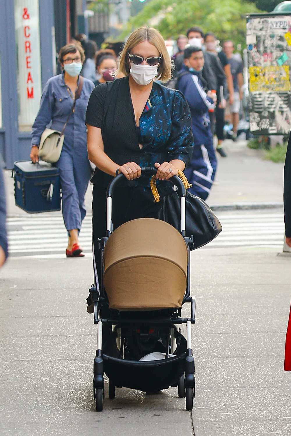 Celebrity Moms Take Their Babies For Walks In Strollers – Pics – Hollywood  Life