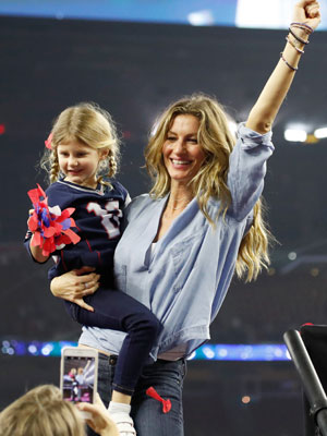 Tom Brady's Daughter Vivian Is Her Model Mom Gisele Bündchen's Mini-Me In  New Photo