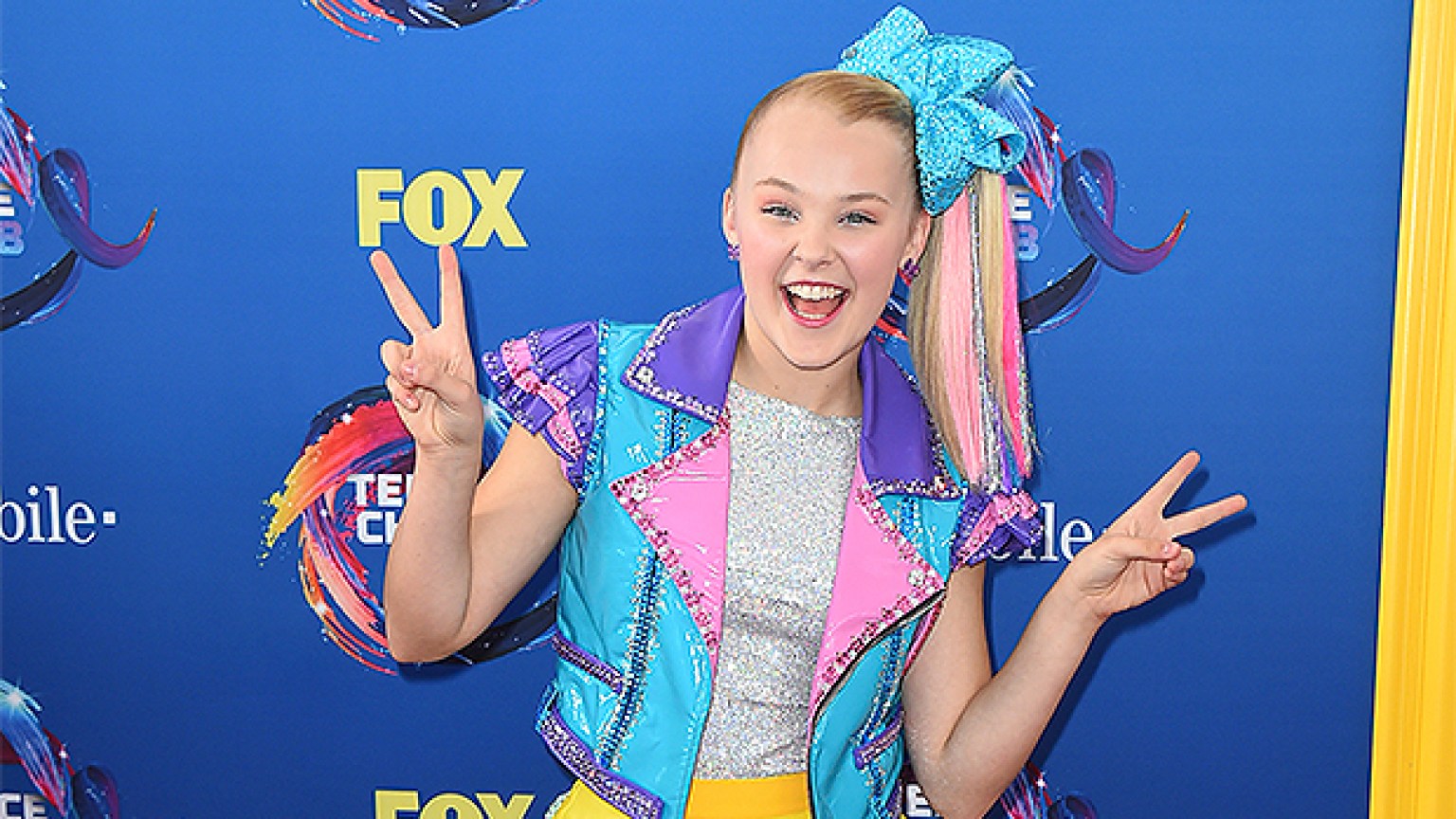 Jojo Siwa Comes Out As Gay On Twitter And Tiktok See Photo And Video Hollywood Life 