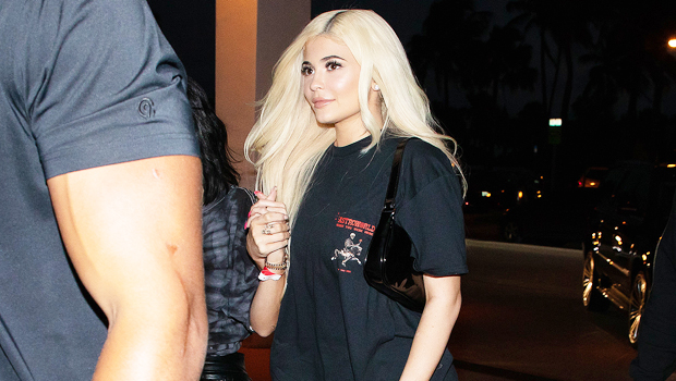such a beauty 🔥 #KylieJenner wears @skims Fits Everybody T-Shirt