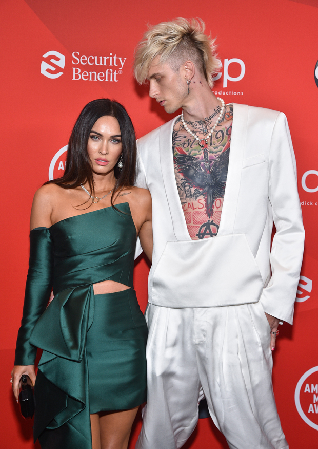 Megan Fox & Machine Gun Kelly Celebrate New Years Eve: See PDA Photos