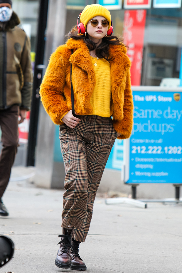 selena gomez rocks a beige turtleneck with a louis vuitton trench coat  while out shopping in new york city-250121_2