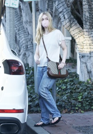 West Hollywood, CA  - *EXCLUSIVE*  - Elle Fanning keeps her ensemble simple with a white tee and jeans while out getting some Christmas shopping done in Weho.Pictured: Elle FanningBACKGRID USA 18 DECEMBER 2020 USA: +1 310 798 9111 / usasales@backgrid.comUK: +44 208 344 2007 / uksales@backgrid.com*UK Clients - Pictures Containing ChildrenPlease Pixelate Face Prior To Publication*