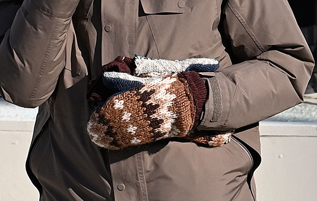 Bernie Sanders’ Mittens At Inauguration Day Are The Real Fashion Hit ...