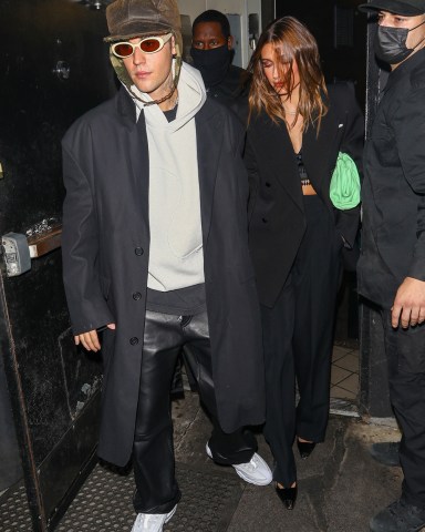 Los Angeles, CA  - Justin Bieber and Hailey Bieber look stylish as they leave The Nice Guy while enjoying a night out.  Pictured: Justin Bieber, Hailey Bieber  BACKGRID USA 9 FEBRUARY 2022   BYLINE MUST READ: The Daily Stardust / BACKGRID  USA: +1 310 798 9111 / usasales@backgrid.com  UK: +44 208 344 2007 / uksales@backgrid.com  *UK Clients - Pictures Containing Children Please Pixelate Face Prior To Publication*