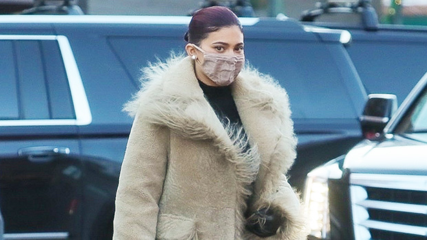 Celebrities In Winter Coats On Vacation: Photos Of Kylie Jenner & More ...