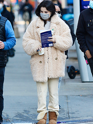6 Ways Celebrities Are Wearing Uggs and Leggings (That Are Still