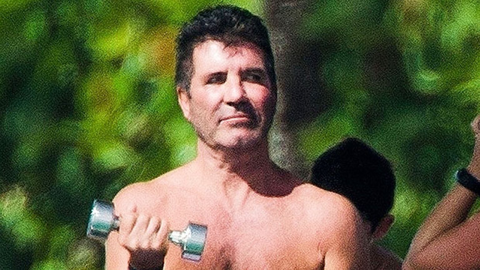 Shirtless Simon Cowell Lifts Weights In Barbados After Back Injury ...