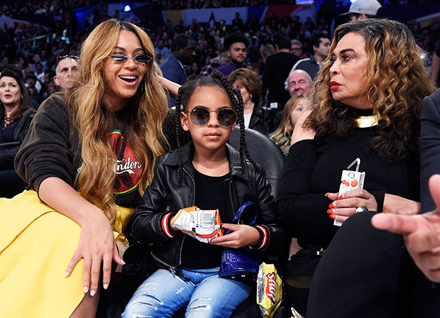 Blue Ivy Does Tina Lawson’s Makeup In New Selfie — Photo – Hollywood Life