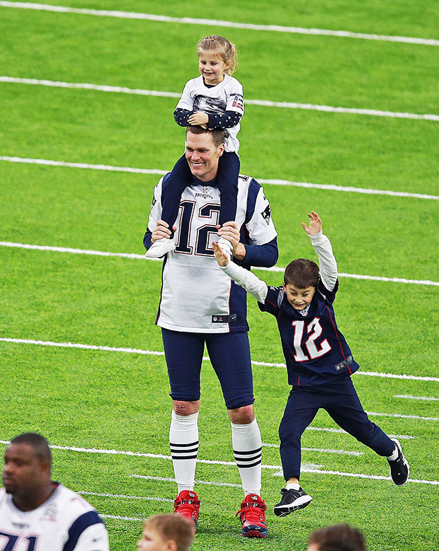 Gisele Bundchen and her kids root for husband Tom Brady in Tampa Bay  Buccaneers jerseys