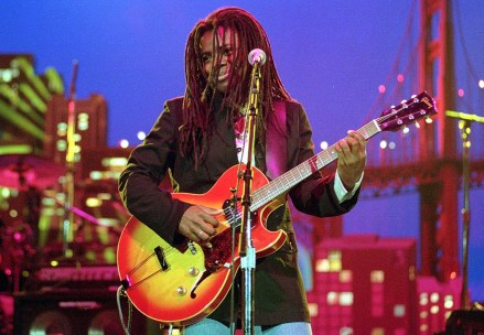 Singer Tracy Chapman sings a song from her new album "New start" at the Bay Area Music Awards, or the Bammies, Saturday, March 15, 1997, in San Francisco, California.  Chapman won prizes for best album, best singer, best song and musician of the year at the annual awards ceremony.  (AP Photo/Thor Swift)