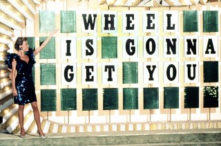 WHEEL OF FORTUNE, co-host Vanna White, (ca. mid 1980s), 1975-.