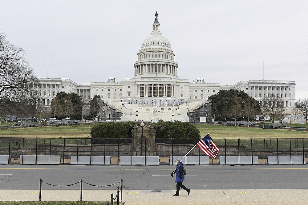 DC: US Capitol Hill with a non-scalable fencing and concrete