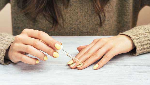 Best Cuticle Oil To Help With Dry Peeling Nails Shop Hollywood Life