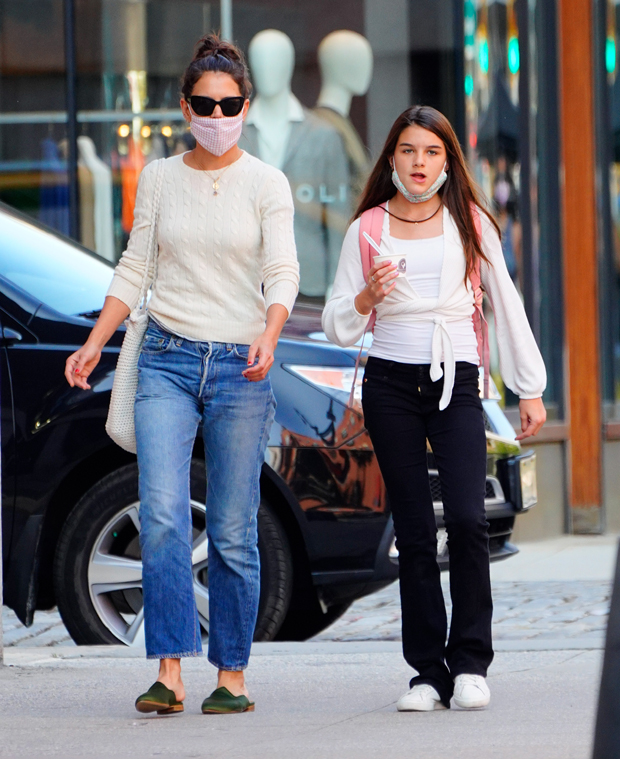 Katie Holmes Suri Cruise Out And About Embed 
