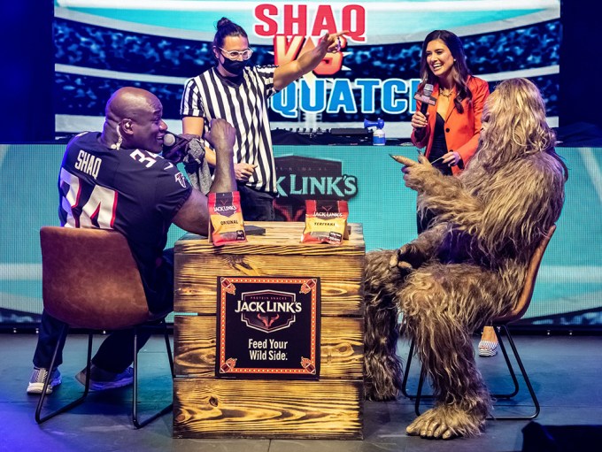 Shaquille O`Neal and Jack Link`s Sasquatch Battle at The SHAQ Bowl