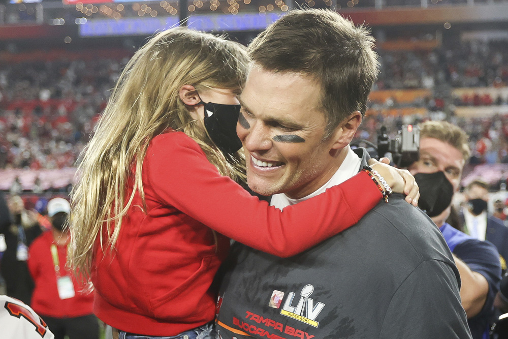Tom Brady poses with entire family after Super Bowl win