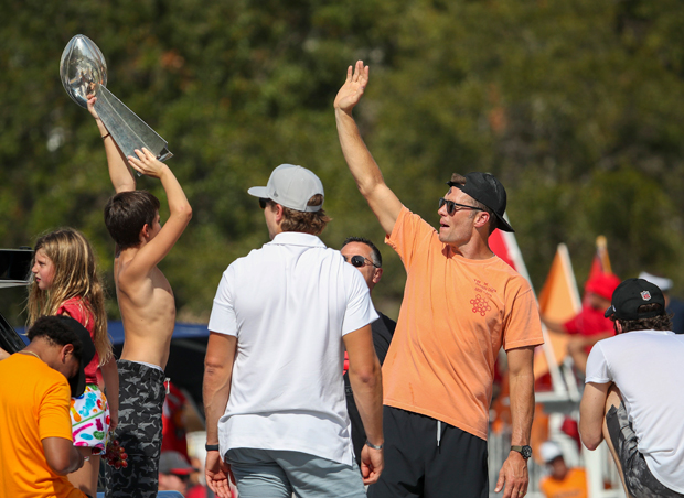 Tom Brady Throws Super Bowl Trophy Off Boat During Parade — Watch –  Hollywood Life