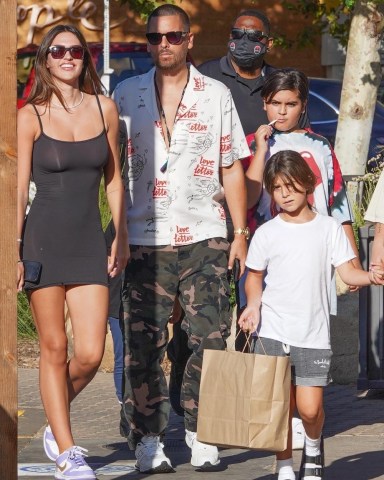 Malibu, CA - *EXCLUSIVE* Scott Disick and girlfriend Amelia Hamlin enjoy some family time having lunch at Taverna Tony in Malibu with his kids Penelope, Reign, and Mason.Pictured: Scott Disick, Amelia HamlinBACKGRID USA 3 AUGUST 2021 USA: +1 310 798 9111 / usasales@backgrid.comUK: +44 208 344 2007 / uksales@backgrid.com*UK Clients - Pictures Containing ChildrenPlease Pixelate Face Prior To Publication*