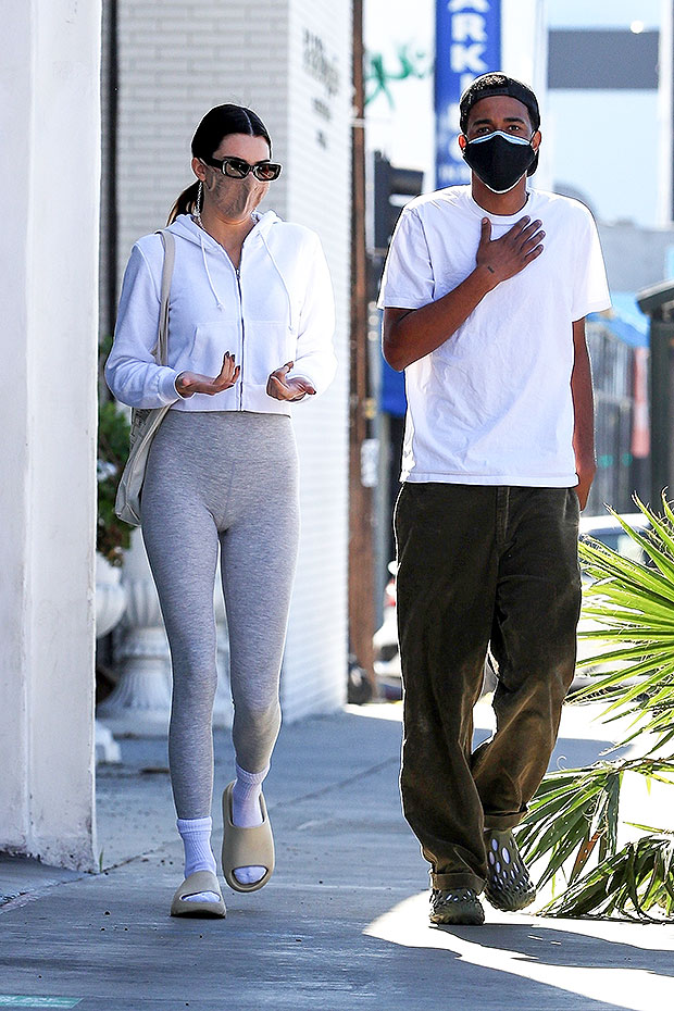 Kendall Jenner leaves a yoga class in West Hollywood  Kendall jenner  outfits, Kendall style, Kendall jenner