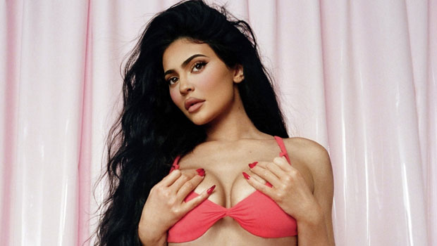 Kylie Jenner's Plunging Versace Crop Top: Sexy Pics In The Vintage Item Hollywood Life Kylie Jenner's Plunging Versace Crop Top: Sexy Pics In The Vintage Item Hollywood Life