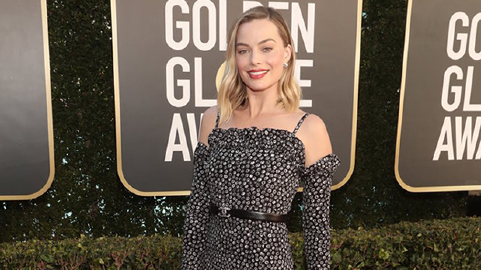 Margot Robbie At Golden Globes 2021 Dazzles In Floral Gown Hollywood