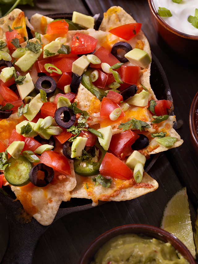 Low Carb Nachos Perfect For Super Bowl Sunday – Hollywood Life