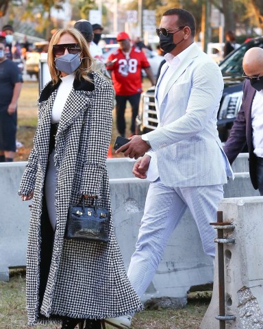 Tampa, FL  - *EXCLUSIVE*  - Jennifer Lopez and Alex Rodriguez look classy as they are seen arriving at the Super Bowl in Tampa.Pictured: Jennifer Lopez, Alex RodriguezBACKGRID USA 7 FEBRUARY 2021 BYLINE MUST READ: Maciel / BACKGRIDUSA: +1 310 798 9111 / usasales@backgrid.comUK: +44 208 344 2007 / uksales@backgrid.com*UK Clients - Pictures Containing ChildrenPlease Pixelate Face Prior To Publication*