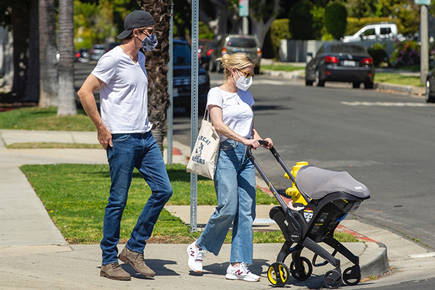 emma roberts garrett hedlund