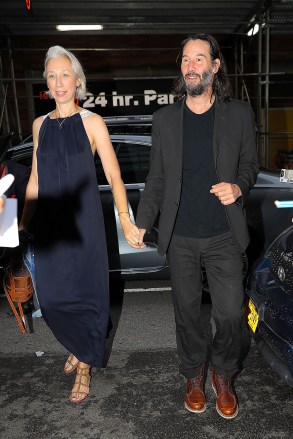 Keanu Reeves and his girlfriend Alexandra Grant arrived hand in hand at the American Buffalo on Broadway in New York, Keanu told a child he was going to see Laurence Fishburne at his play Pictured: Keanu Reeves and Alexandra Grant Ref: SPL5325008 080722 NON EXCLUSIVE Photo By: Felipe Ramales / SplashNews.com Splash News and Pictures USA: +1 310-525-5808 London: +44 (0)20 8126 1009 Berlin: + 49 175 3764 166 photodesk@splashnews.com Global Rights