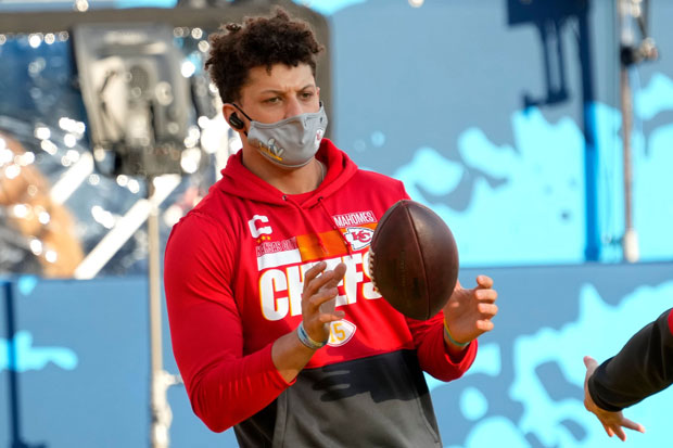 Patrick Mahomes Cradles Daughter Sterling In Brittany Matthews