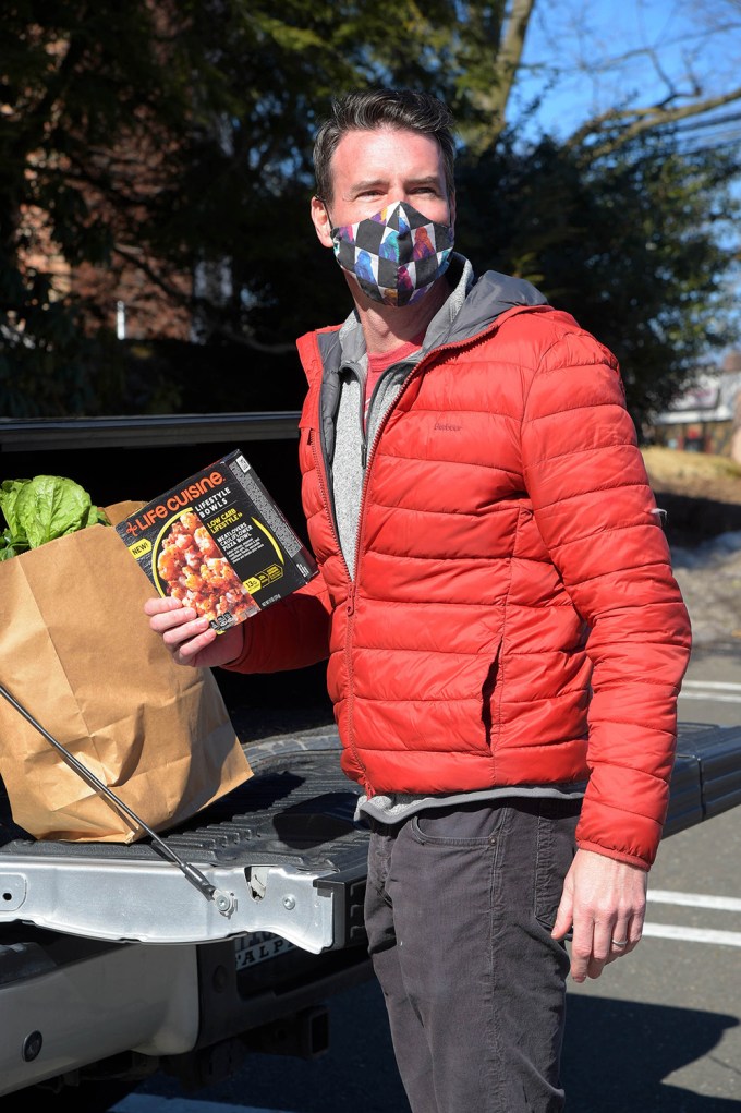 Scott Foley Spotted Picking up Life Cuisine Meals on a Grocery Run