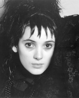 Winona Ryder Films ‘Beetlejuice 2’: First Photos Back As Lydia Deetz