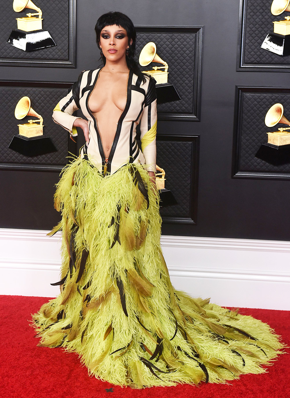 doja-cat-grammy-awards-red-carpet-2021.jpg