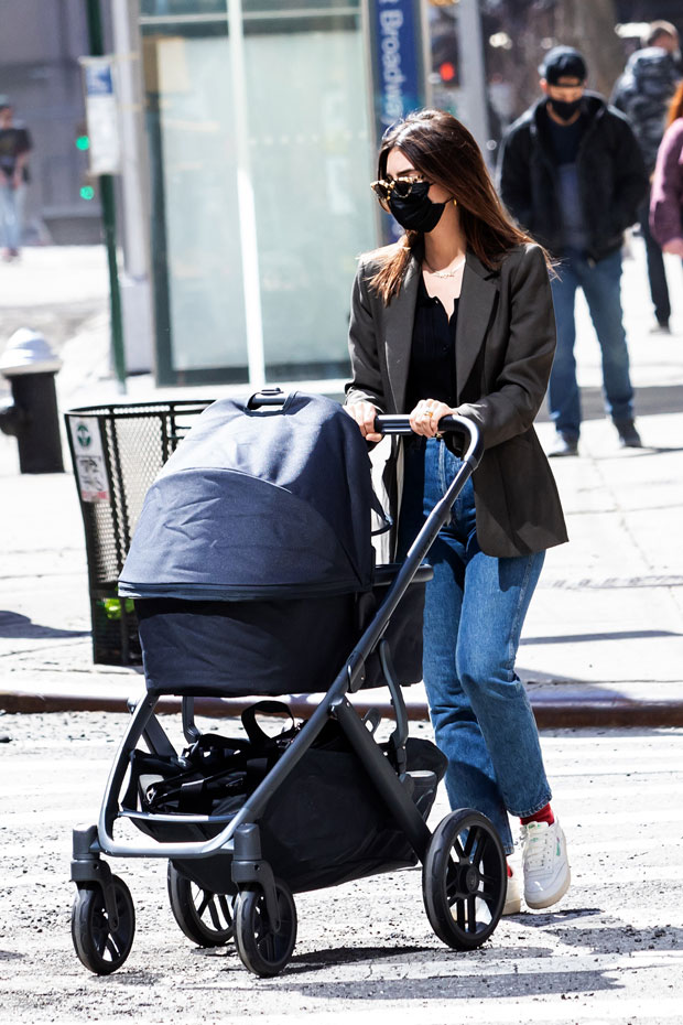 Emily Ratajkowski Breastfeeds Her Baby Sylvester, 1 Month ...