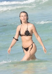 Julianne Hough looks stunning as she hits the beach in Tulum, Mexico in a bikini. 26 Apr 2021 Pictured: Julianne Hough. Photo credit: MEGA TheMegaAgency.com +1 888 505 6342 (Mega Agency TagID: MEGA749765_029.jpg) [Photo via Mega Agency]