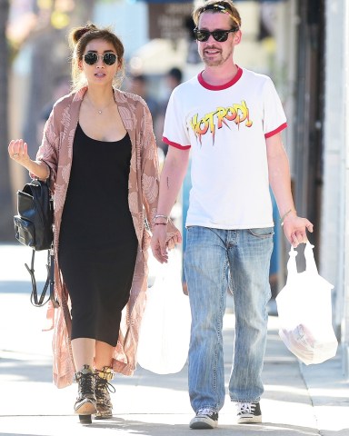 Studio City, CA  - *EXCLUSIVE*  - Happy couple Brenda Song and Macaulay Culkin go shopping in Studio City.Pictured: Brenda Song, Macaulay CulkinBACKGRID USA 11 JULY 2019 BYLINE MUST READ: Hollywood To You / BACKGRIDUSA: +1 310 798 9111 / usasales@backgrid.comUK: +44 208 344 2007 / uksales@backgrid.com*UK Clients - Pictures Containing ChildrenPlease Pixelate Face Prior To Publication*